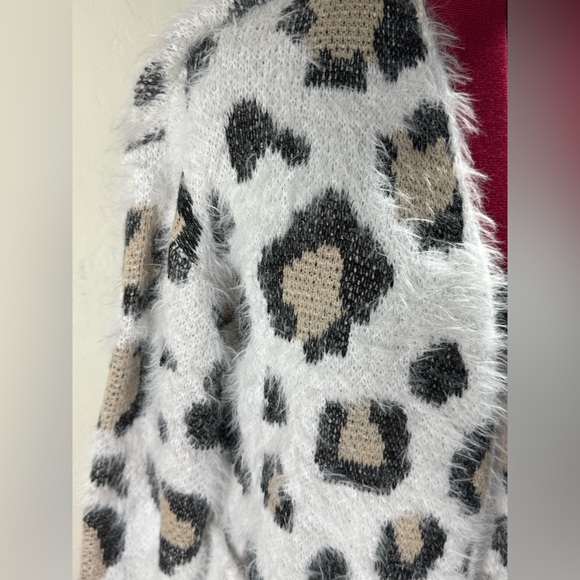 Love Ever After Leopard Print Fuzzy Open Front Cardigan Sweater Women’s Size L - Picture 7 of 15